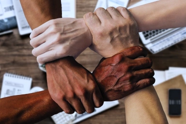 有道翻译企业版企业协同 - 同传翻译、企业账号 | youdao-m.com